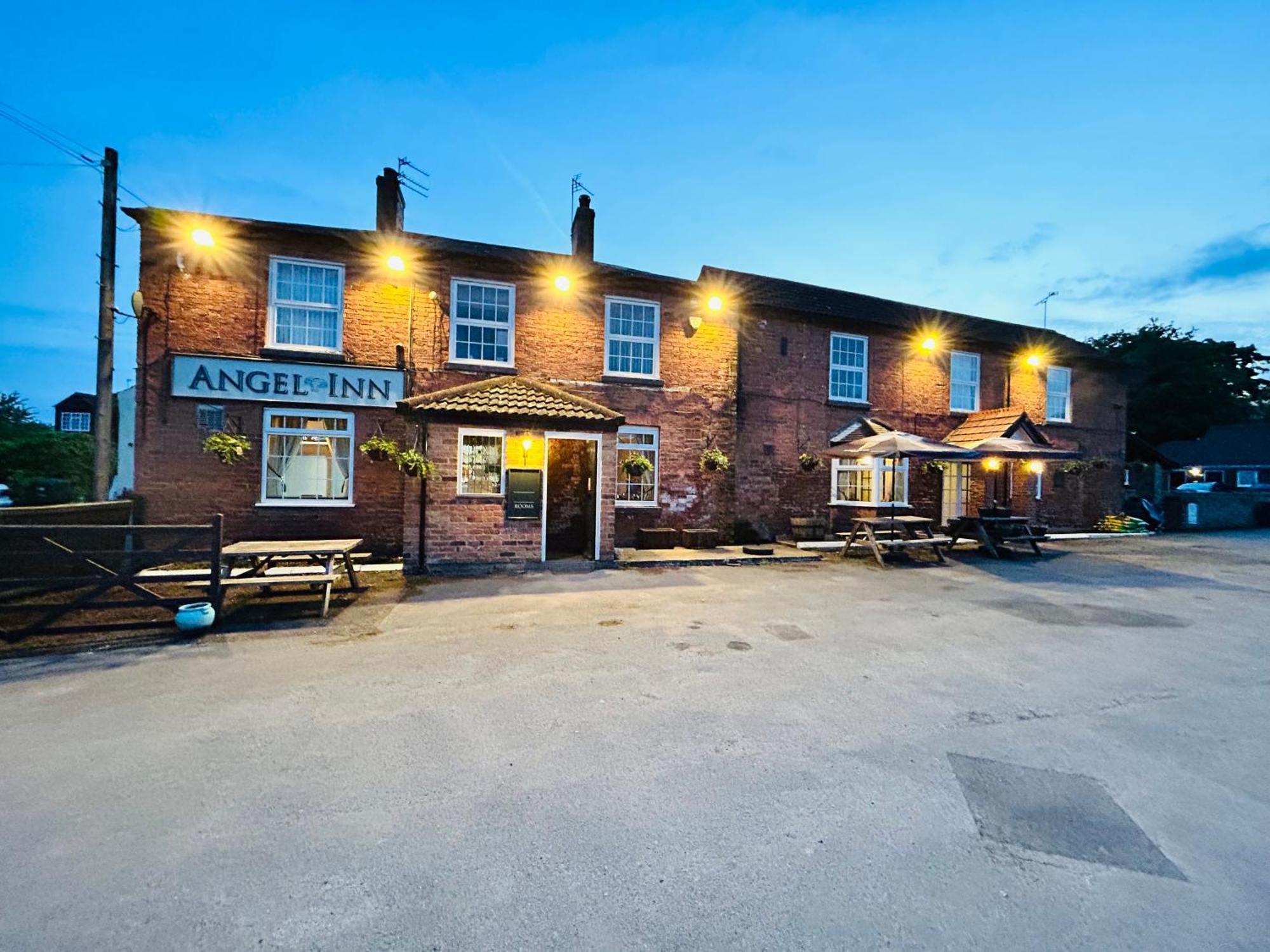Angel Inn Misson Екстер'єр фото